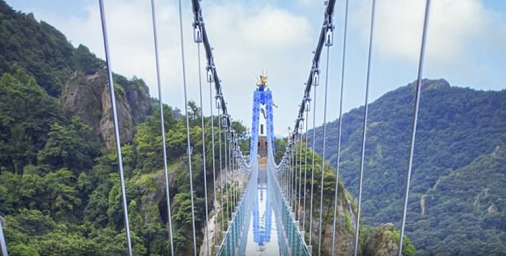 В Китае завершено строительство самого длинного стеклянного моста